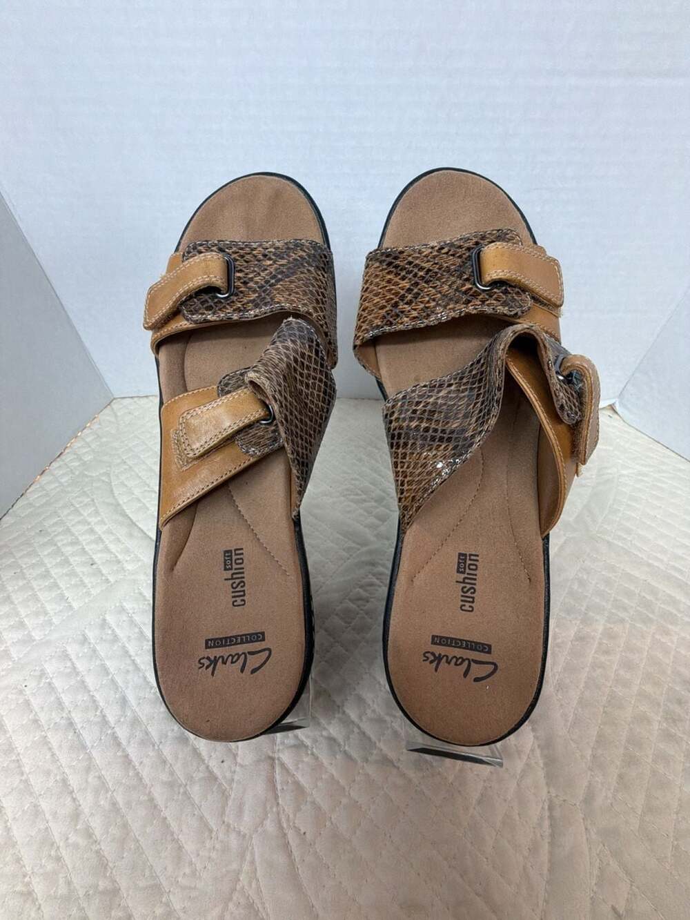 Clarks Soft Cushion Sandals Size 8 Brown Snakeskin